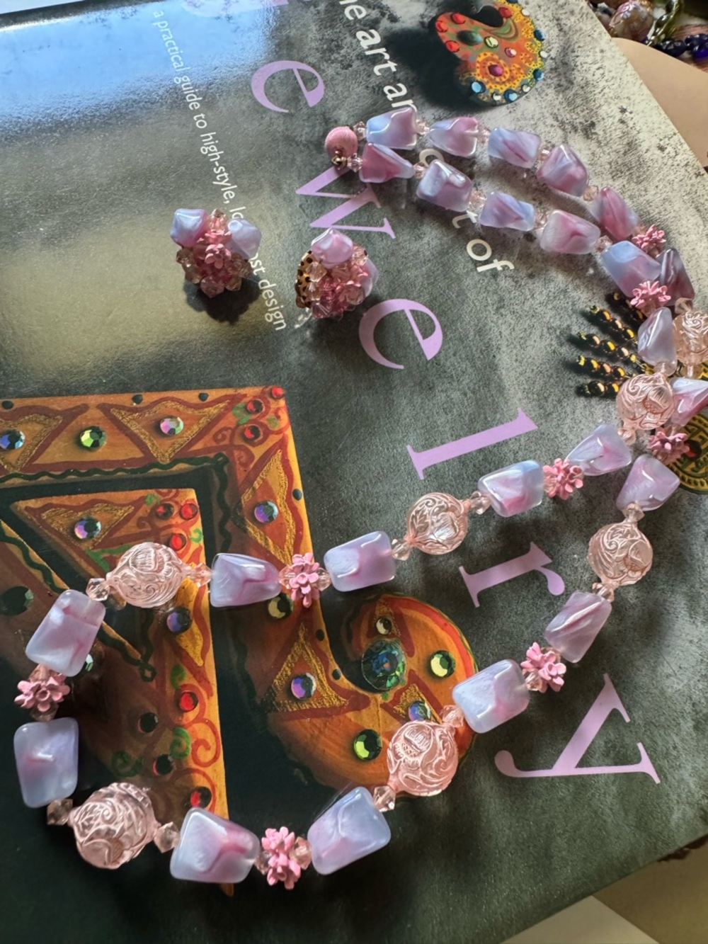 Vintage glass and plastic Beaded Statement Necklace and Earrings Set preowned